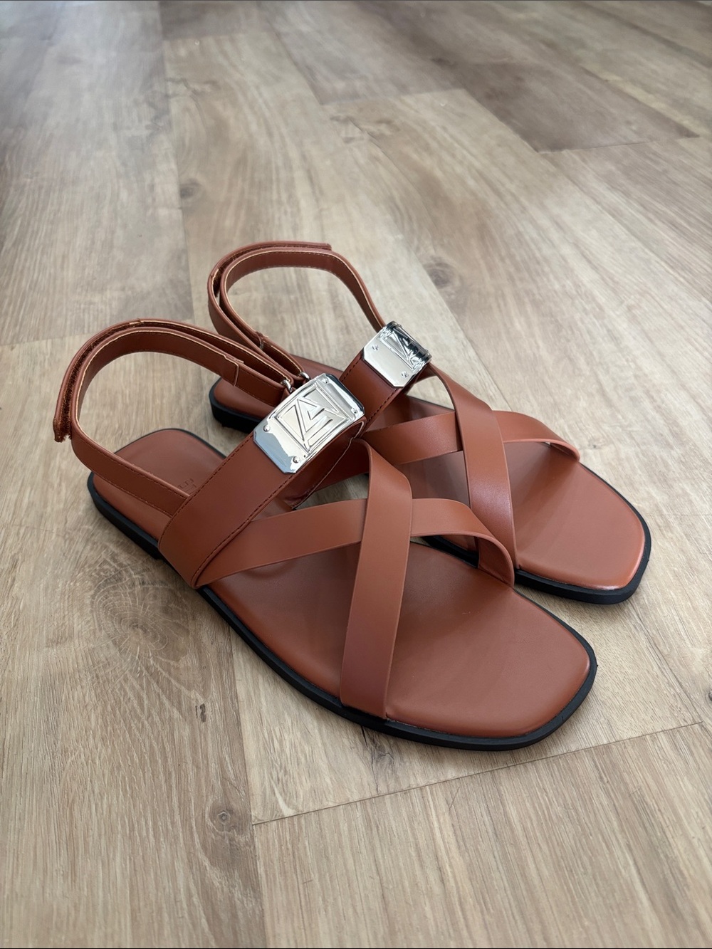 NEW Women’s Stratuxx Kaze Cross Strap Sandals